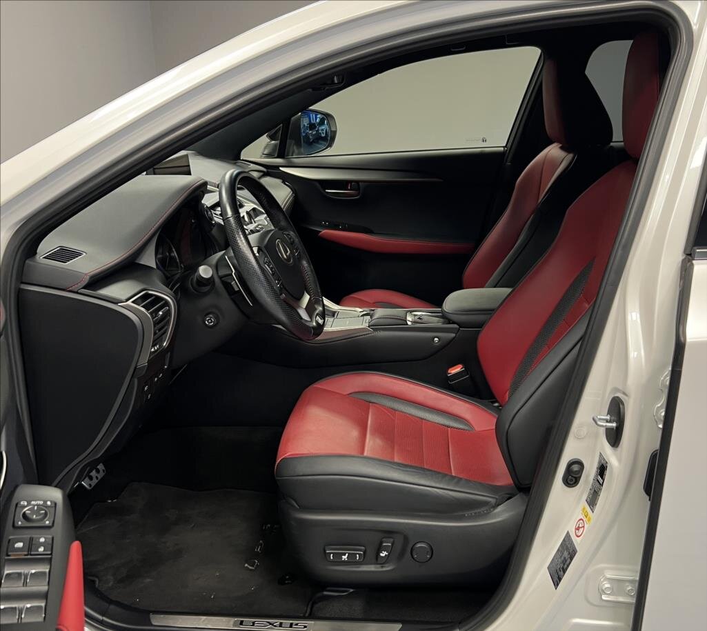 Lexus NX 300h SUV / Terénní 2,5 l 145 kw