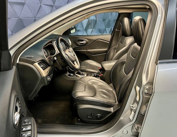 Jeep Cherokee SUV 2,0 l 125 kw