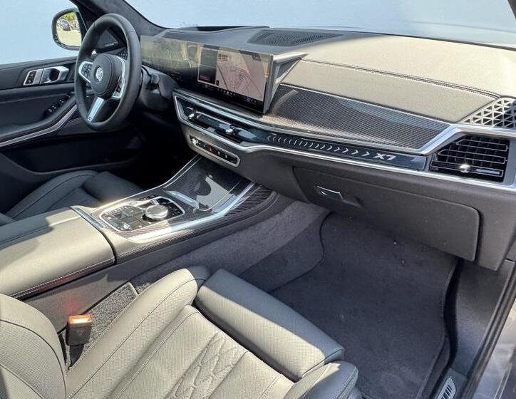 BMW X7 9
