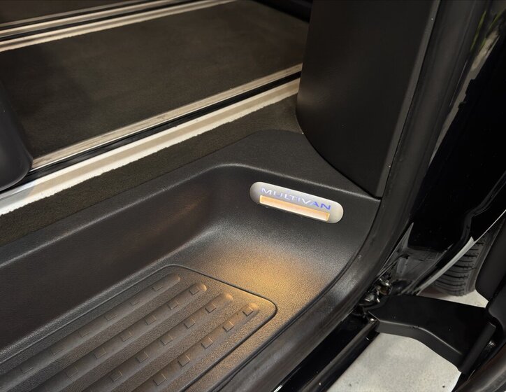 Volkswagen Multivan 23