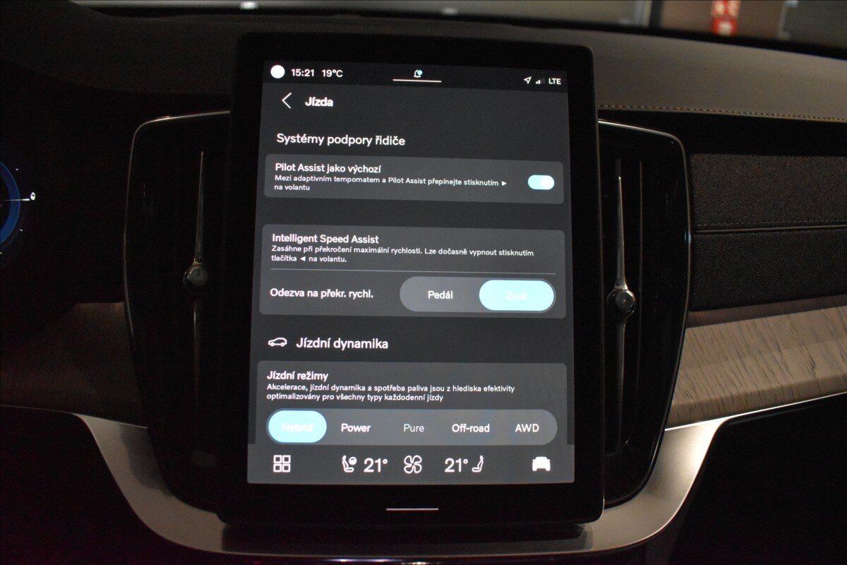 Volvo XC90 SUV / Terénní 2,0 l 228 kw