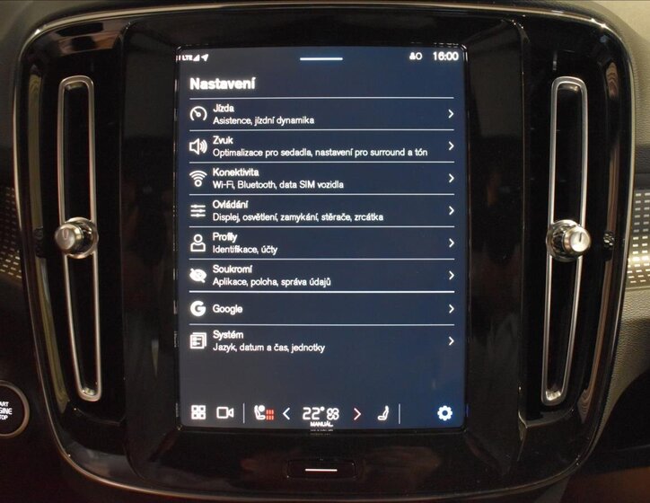 Volvo XC40 SUV / Terénní 2,0 l 145 kw