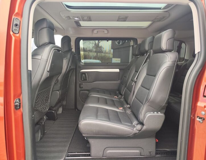 Peugeot Traveller 13