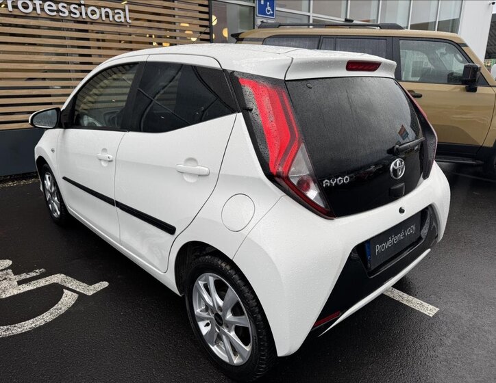 Toyota Aygo Hatchback 998,0 53 kw