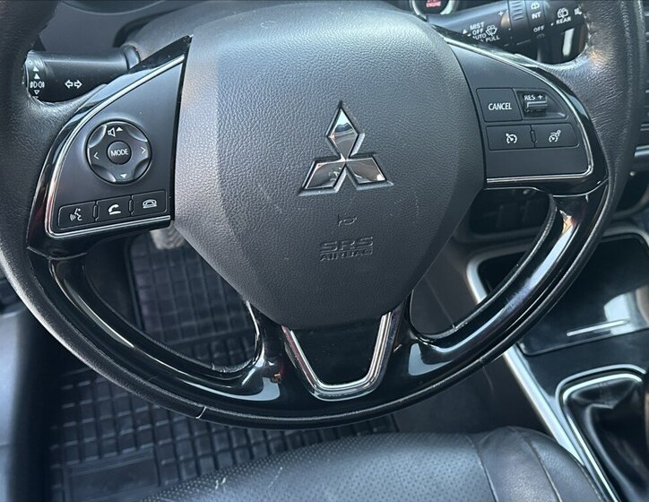 Mitsubishi Outlander SUV / Terénní 2,3 l 110 kw