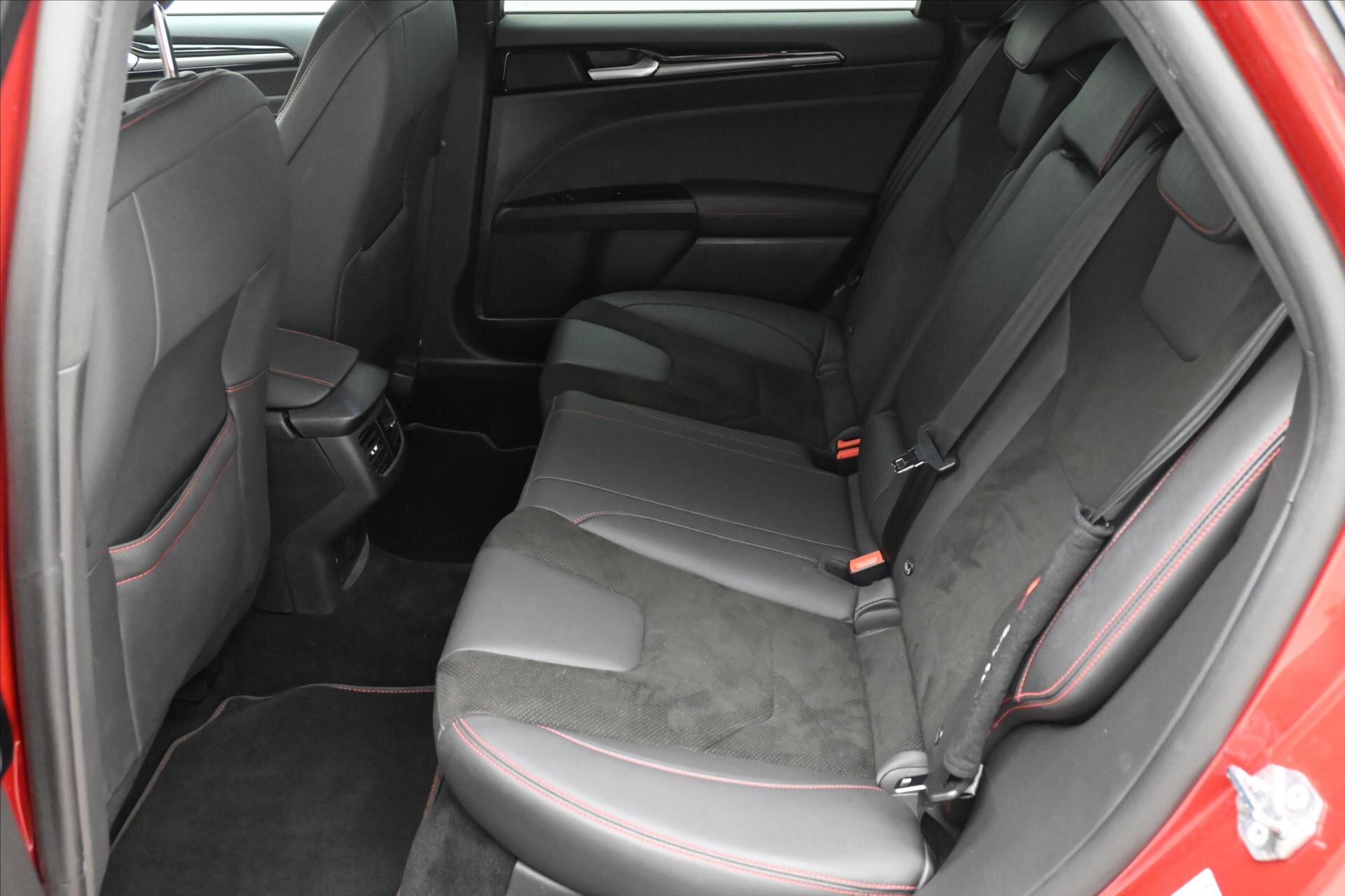 Ford Mondeo Sedan 2,0 l 140 kw