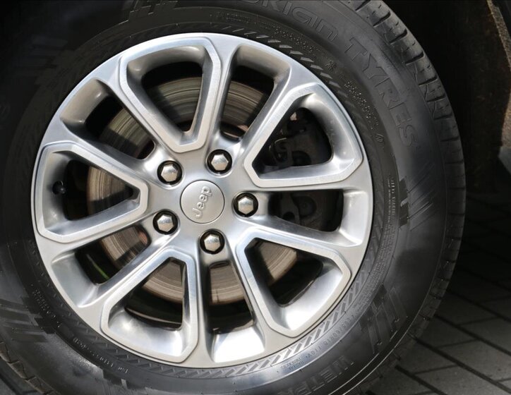 Jeep Grand Cherokee 9