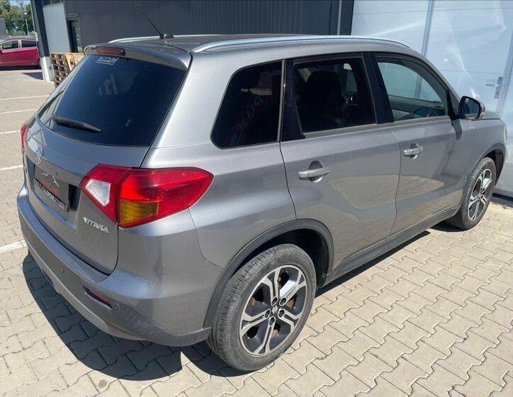 Suzuki Vitara 5