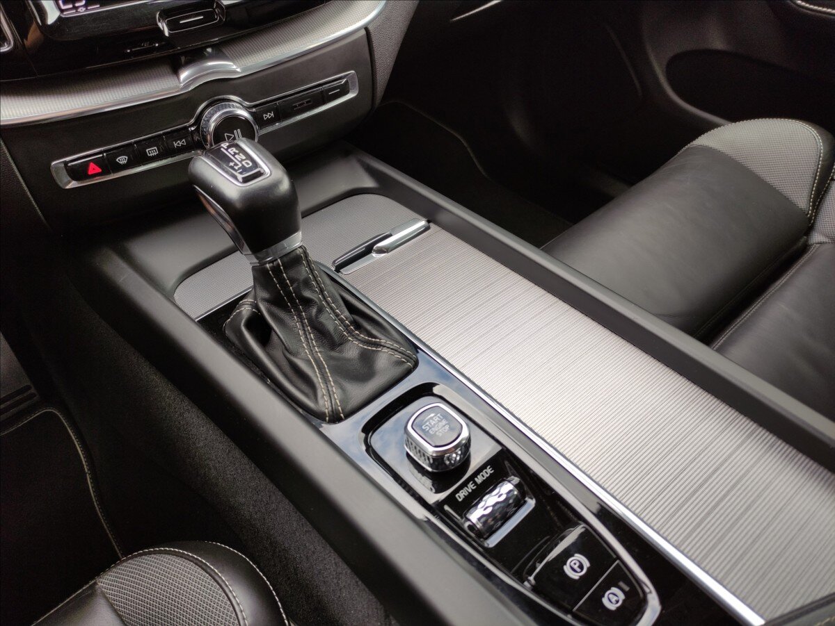 Volvo XC60 SUV / Terénní 2,0 l 140 kw