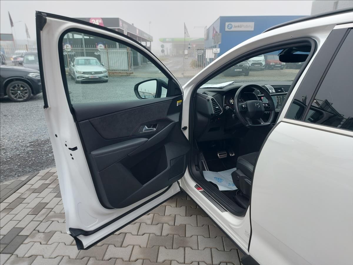 DS Automobiles DS7 Crossback SUV / Terénní 1,6 l 133 kw