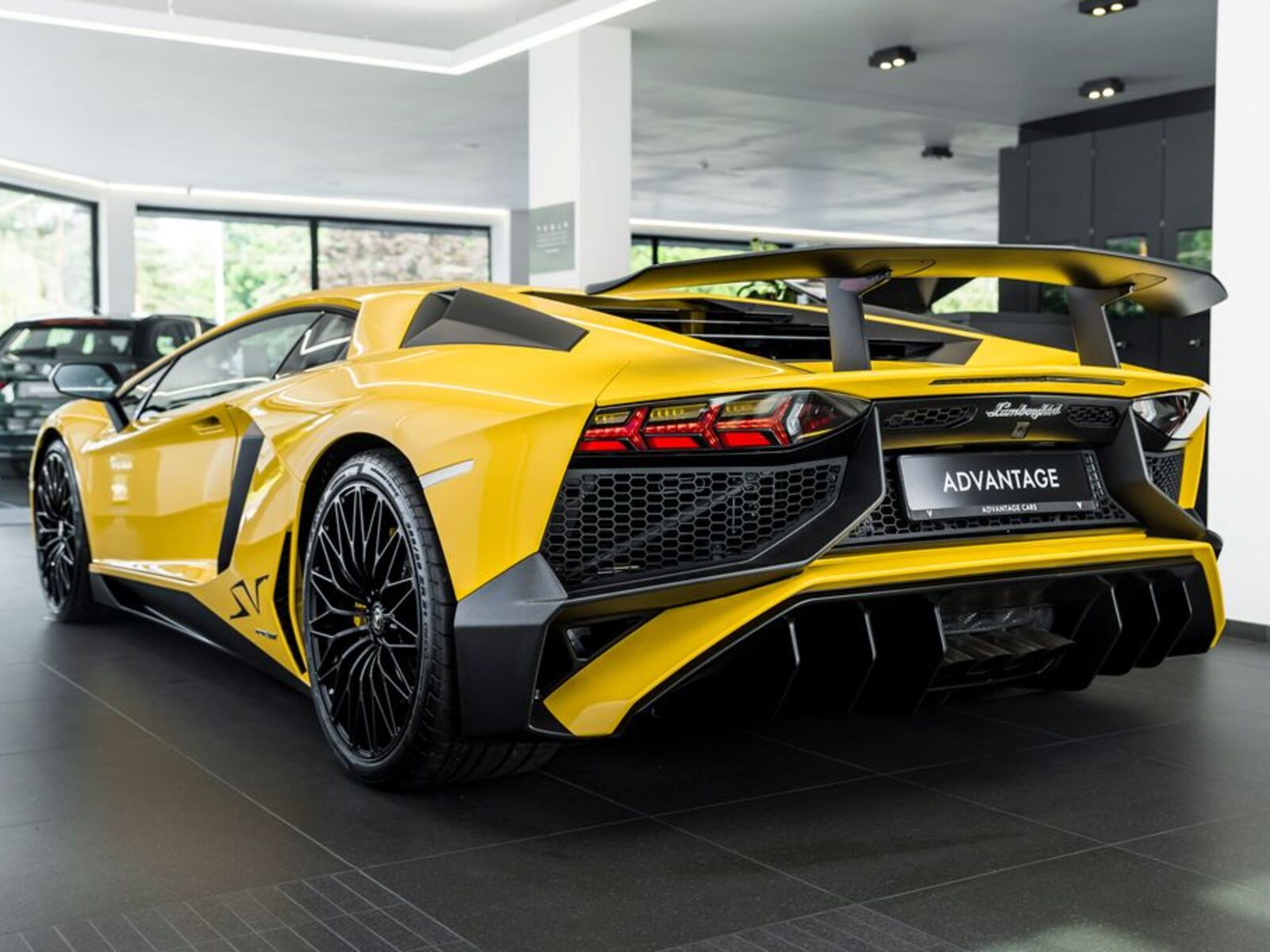 Lamborghini Aventador 4