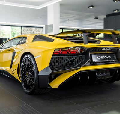 Lamborghini Aventador 4