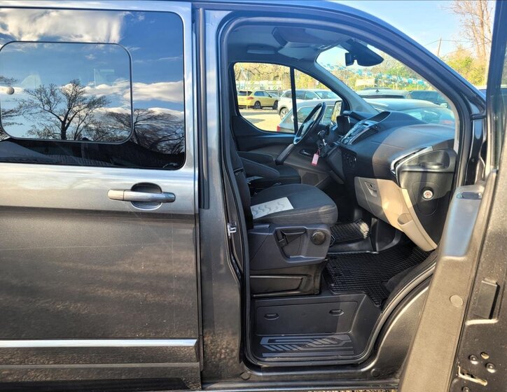 Ford Tourneo Custom MPV 2,0 l 125 kw