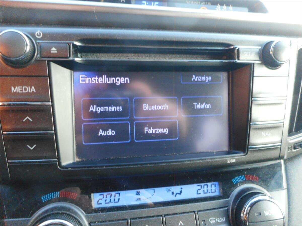 Toyota RAV4 SUV 2,0 l 111 kw