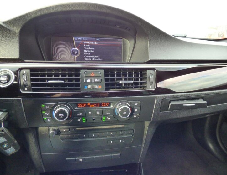 BMW Řada 3 Kombi 3,0 l 180 kw