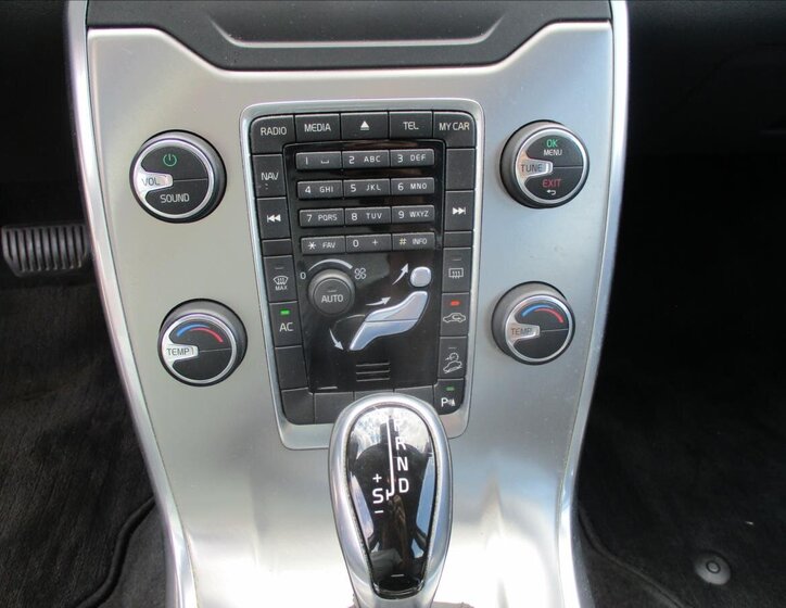 Volvo XC70 Kombi 2,4 l 133 kw