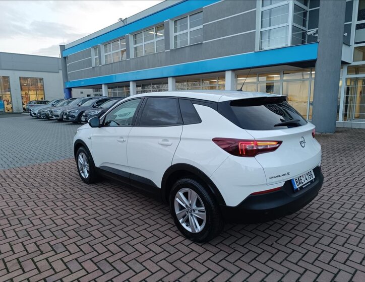 Opel Grandland X SUV / Terénní 1,2 l 96 kw