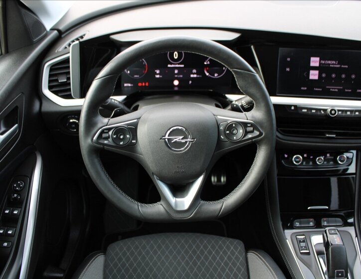 Opel Grandland SUV 1,2 l 96 kw