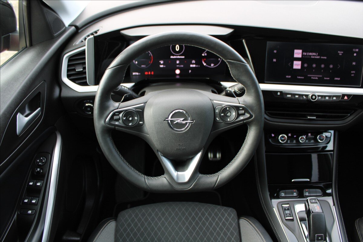 Opel Grandland SUV 1,2 l 96 kw