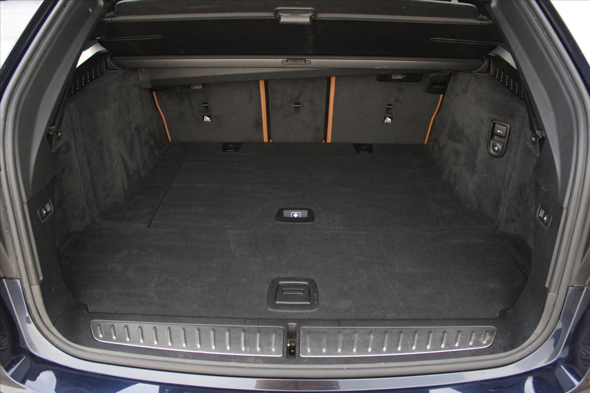 BMW Řada 5 Kombi 3,0 l 195 kw