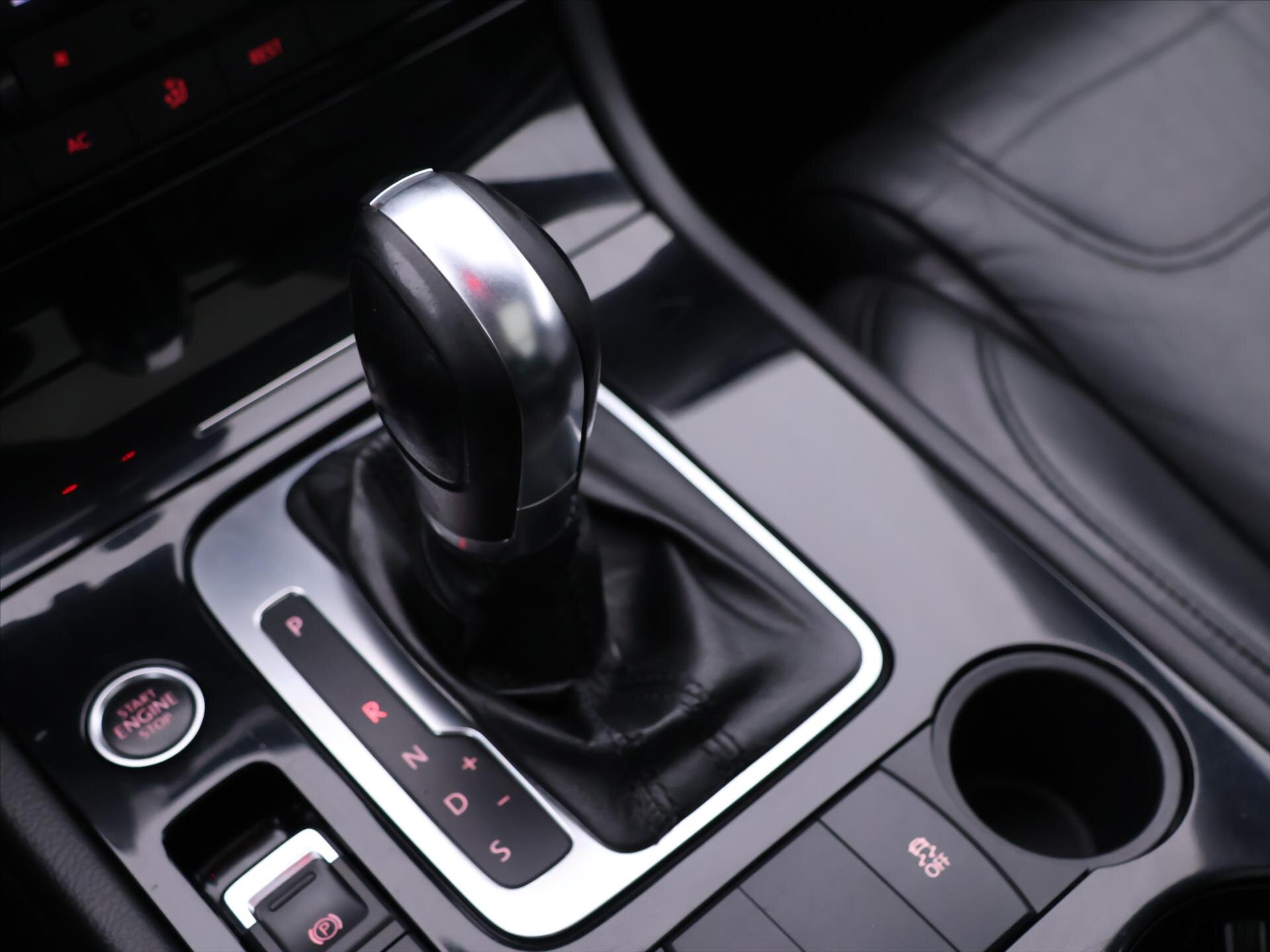 Volkswagen Touareg SUV / Terénní 3,0 l 176 kw