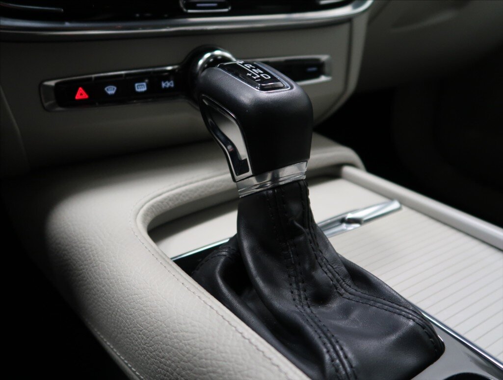 Volvo S90 Sedan / Limuzína 2,0 l 173 kw