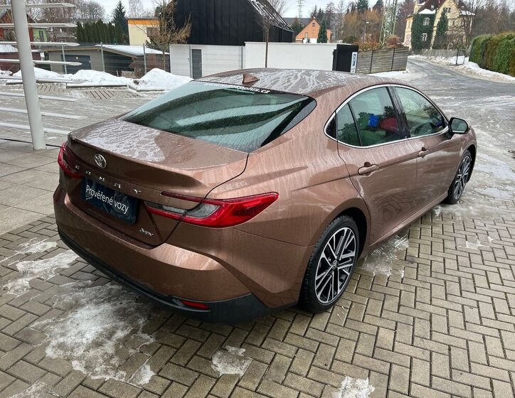 Toyota Camry Sedan 2,5 l 137 kw