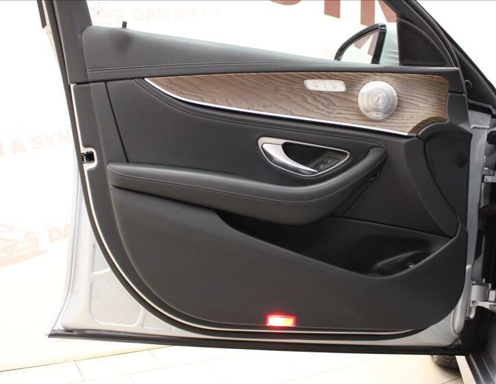 Mercedes-Benz Třídy E 9