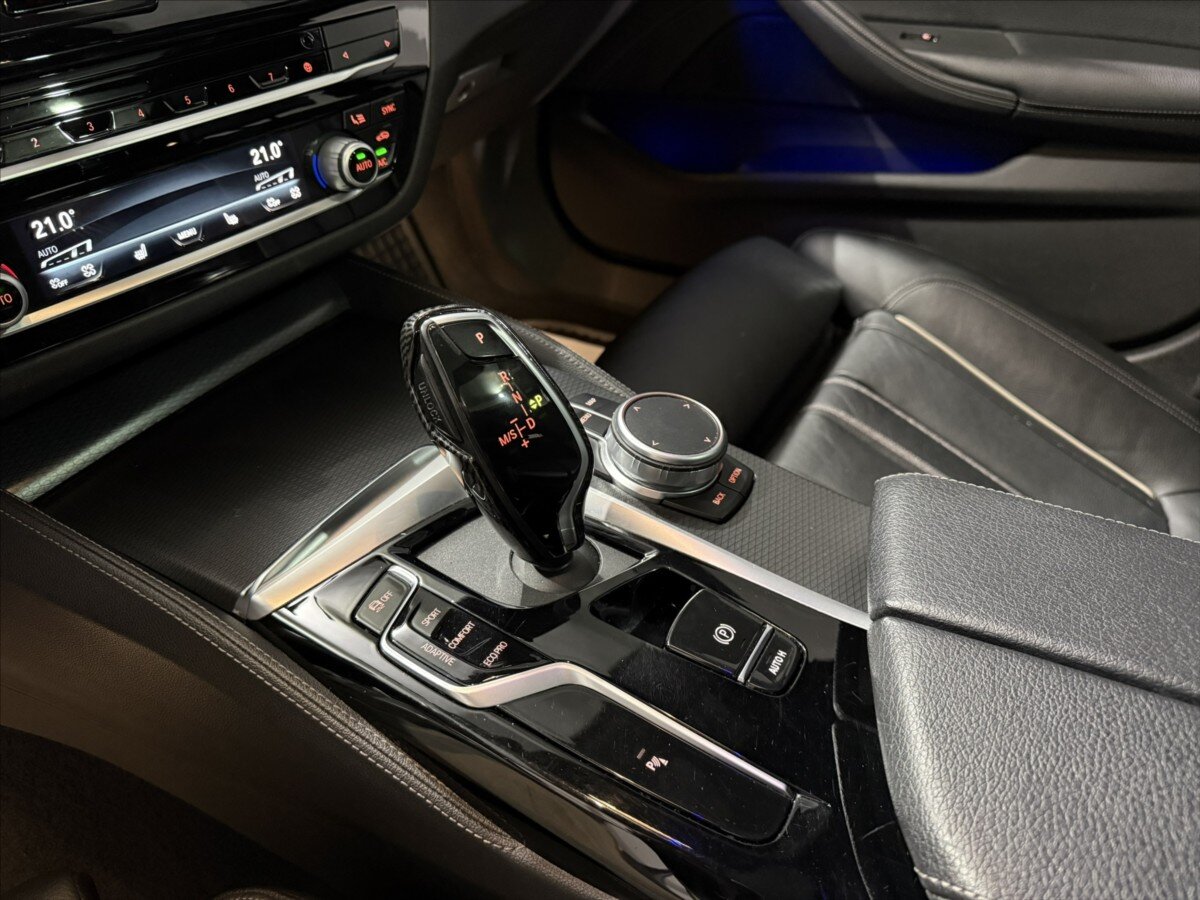 BMW Řada 5 Kombi 3,0 l 210 kw