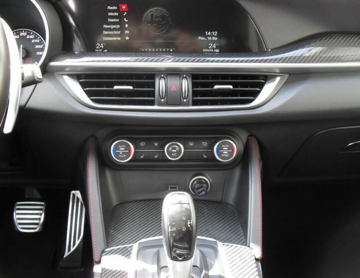 Alfa Romeo Stelvio 23