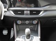 Alfa Romeo Stelvio 23