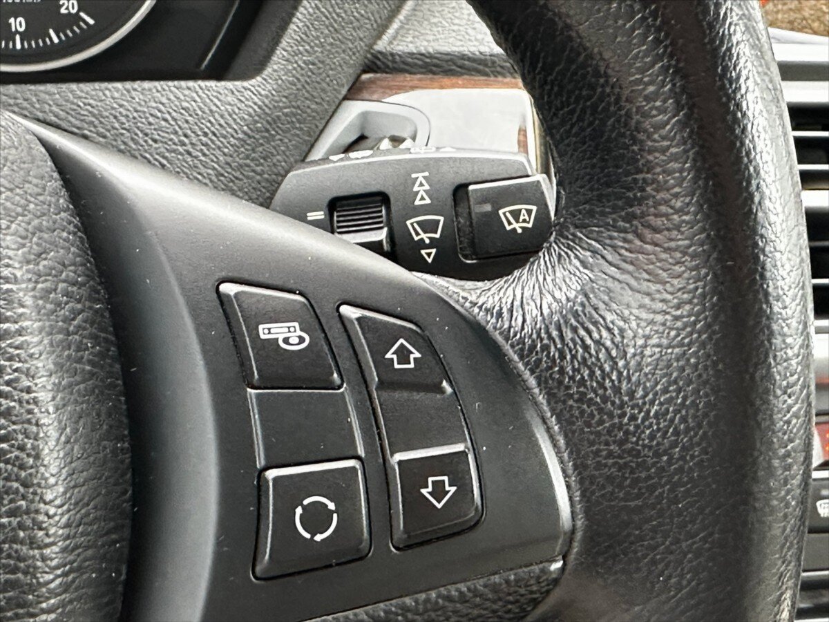 BMW X5 Kombi 3,0 l 180 kw