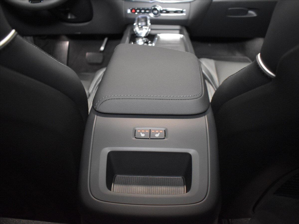 Volvo XC60 SUV / Terénní 2,0 l 335 kw