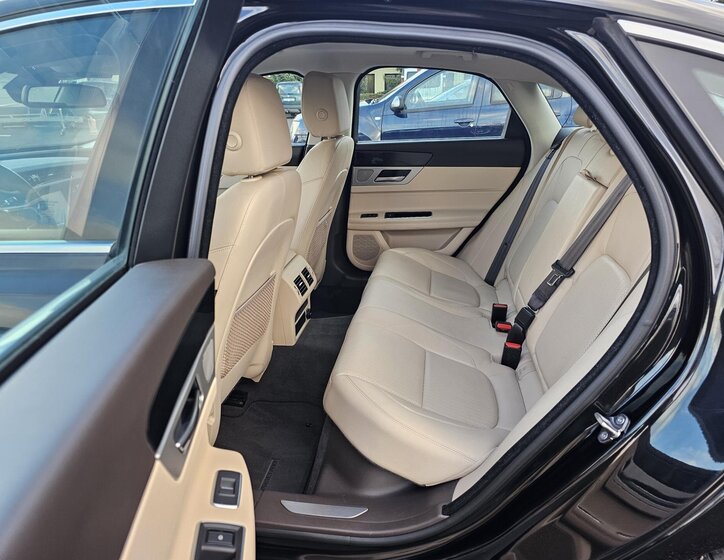 Jaguar XF Sedan 2,0 l 177 kw