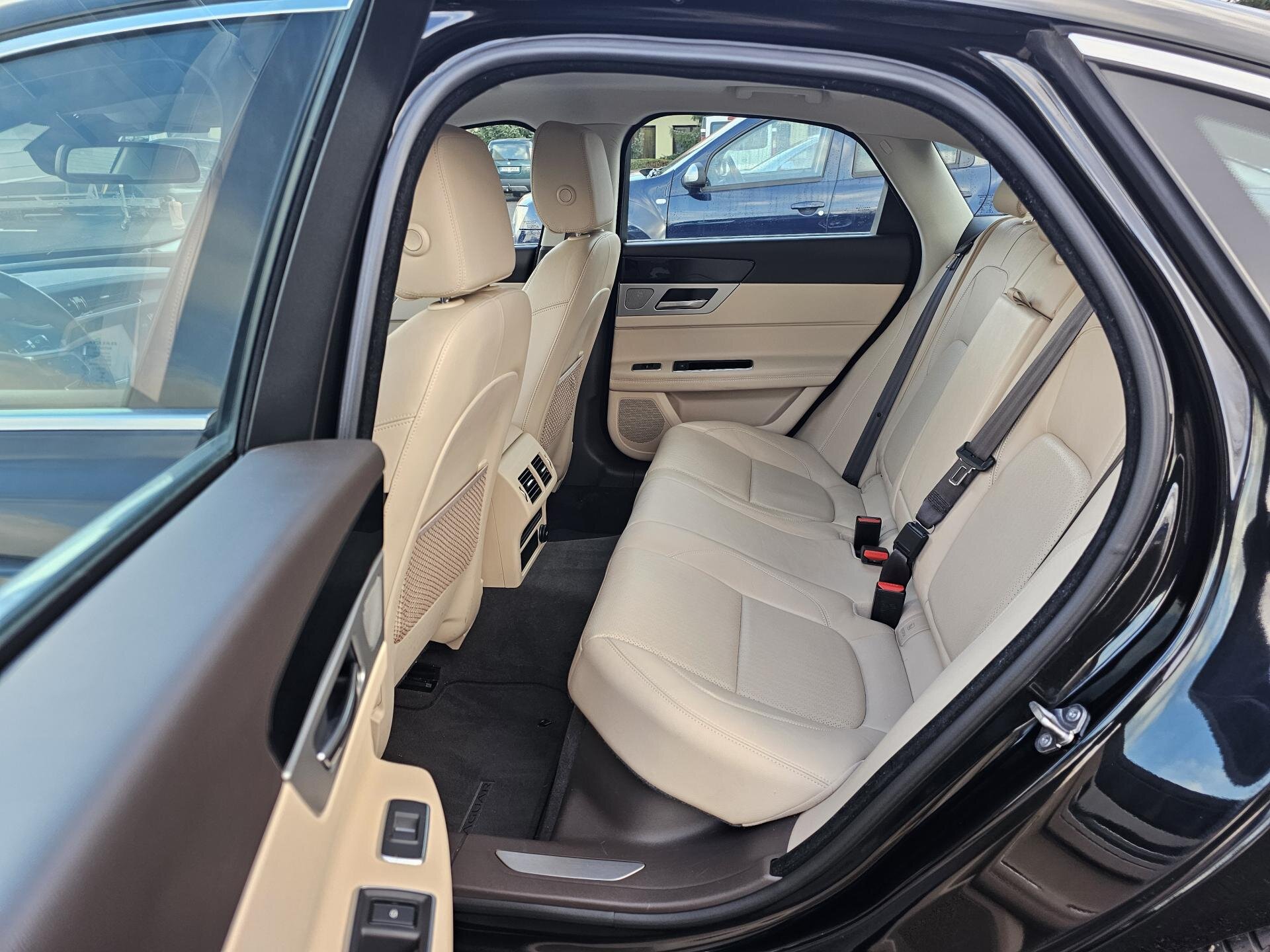 Jaguar XF Sedan 2,0 l 177 kw