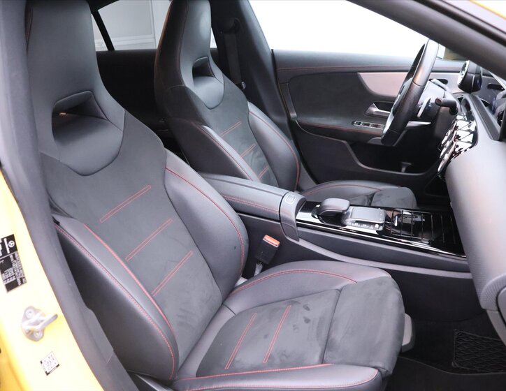 Mercedes-Benz CLA Sedan / Limuzína 2,0 l 140 kw