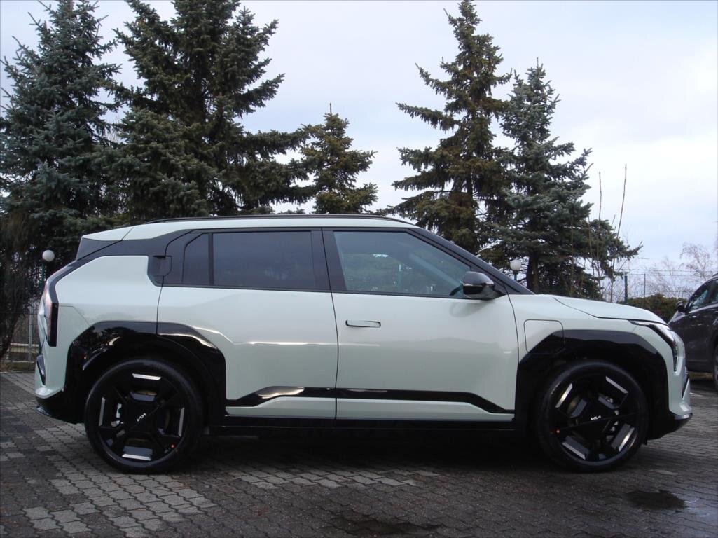 KIA EV3 SUV / Terénní 0,0 150 kw