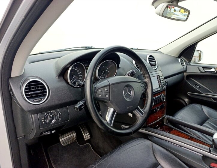 Mercedes-Benz Třídy M SUV / Terénní 3,0 l 165 kw