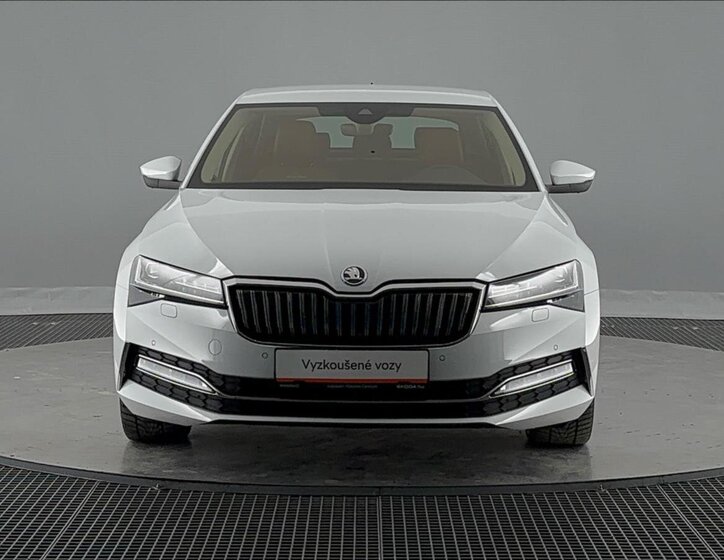Škoda Superb Liftback 1,4 l 160 kw