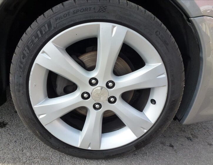 Subaru Legacy Kombi 2,0 l 121 kw