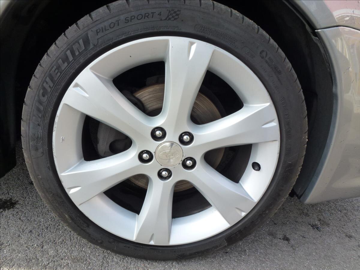 Subaru Legacy Kombi 2,0 l 121 kw