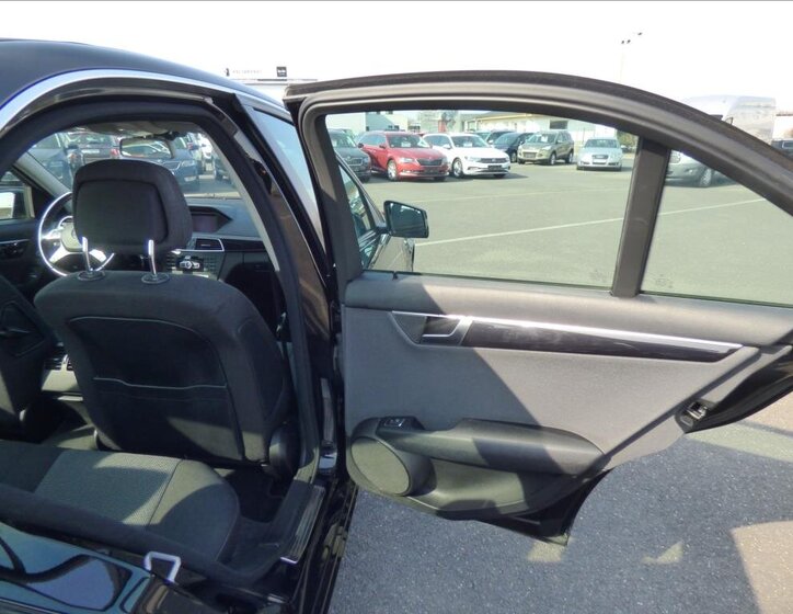 Mercedes-Benz Třídy C Sedan / Limuzína 2,1 l 88 kw