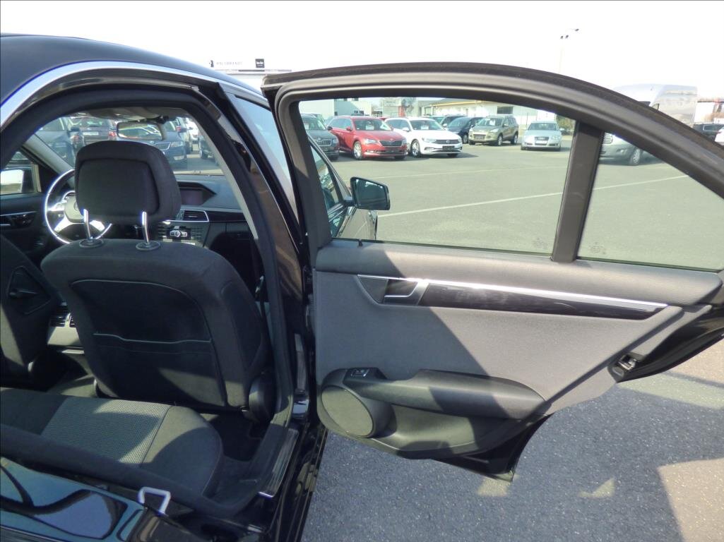 Mercedes-Benz Třídy C Sedan / Limuzína 2,1 l 88 kw