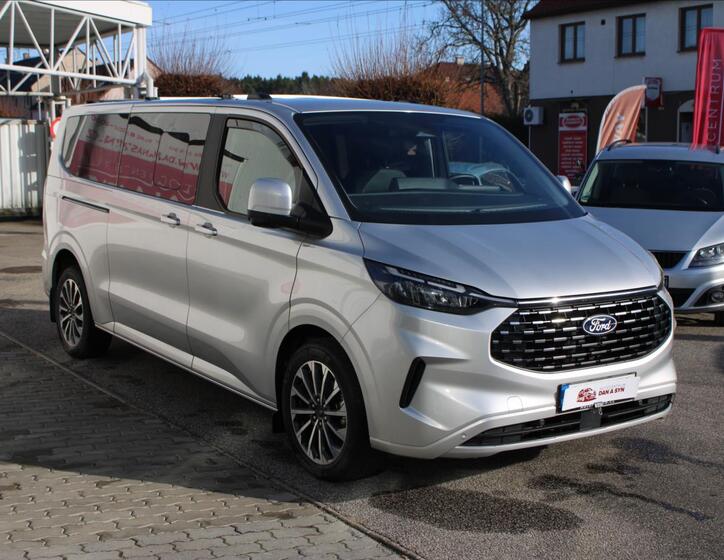 Ford Tourneo Custom 2