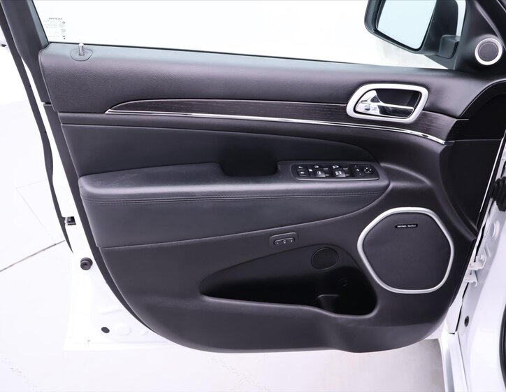 Jeep Grand Cherokee 12