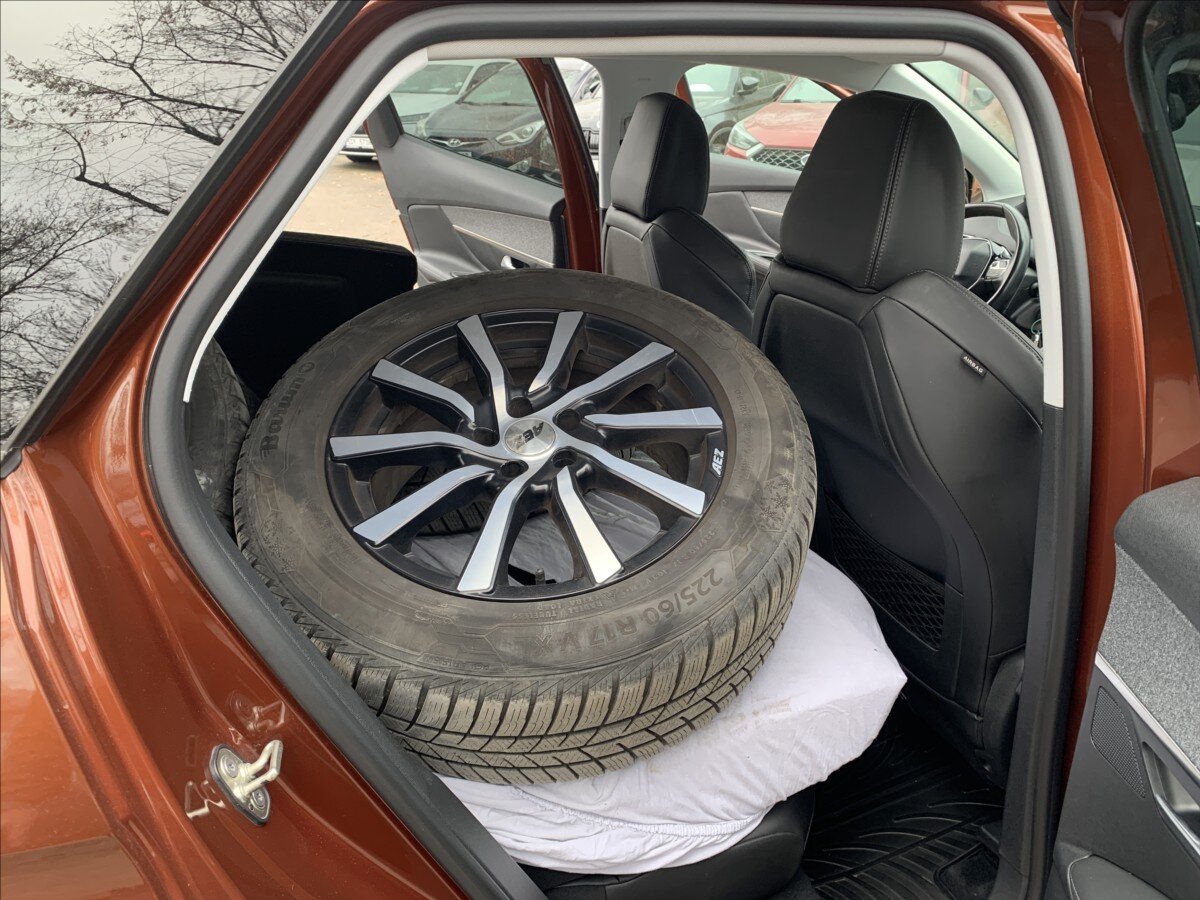 Peugeot 3008 SUV / Terénní 1,2 l 96 kw