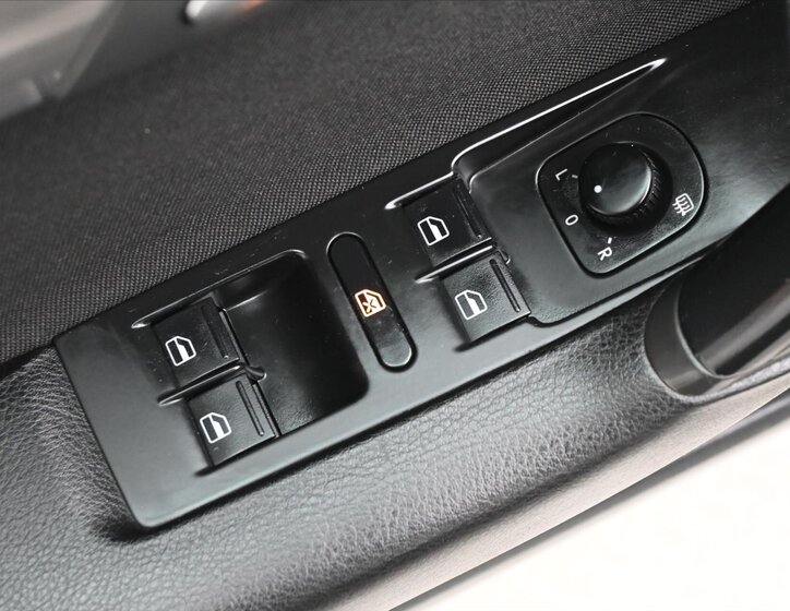 Volkswagen Passat Kombi 1,6 l 77 kw