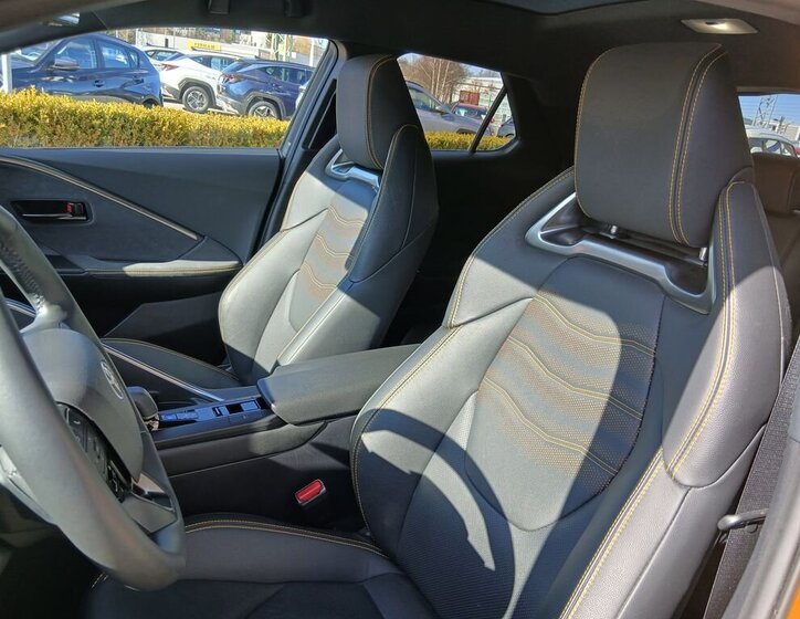 Toyota C-HR SUV / Terénní 2,0 l 112 kw