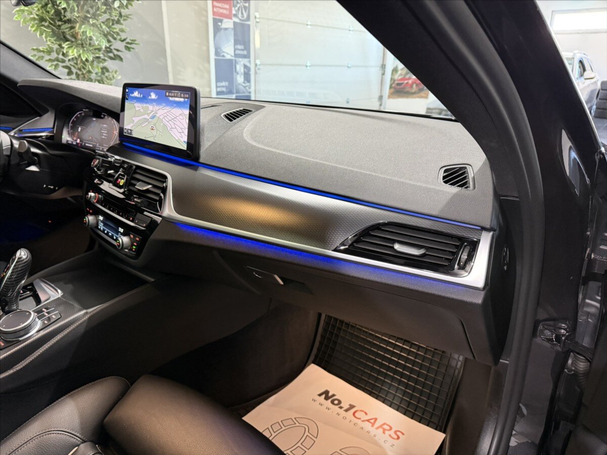 BMW Řada 5 Kombi 3,0 l 210 kw