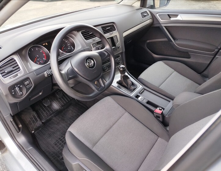 Volkswagen Golf 11